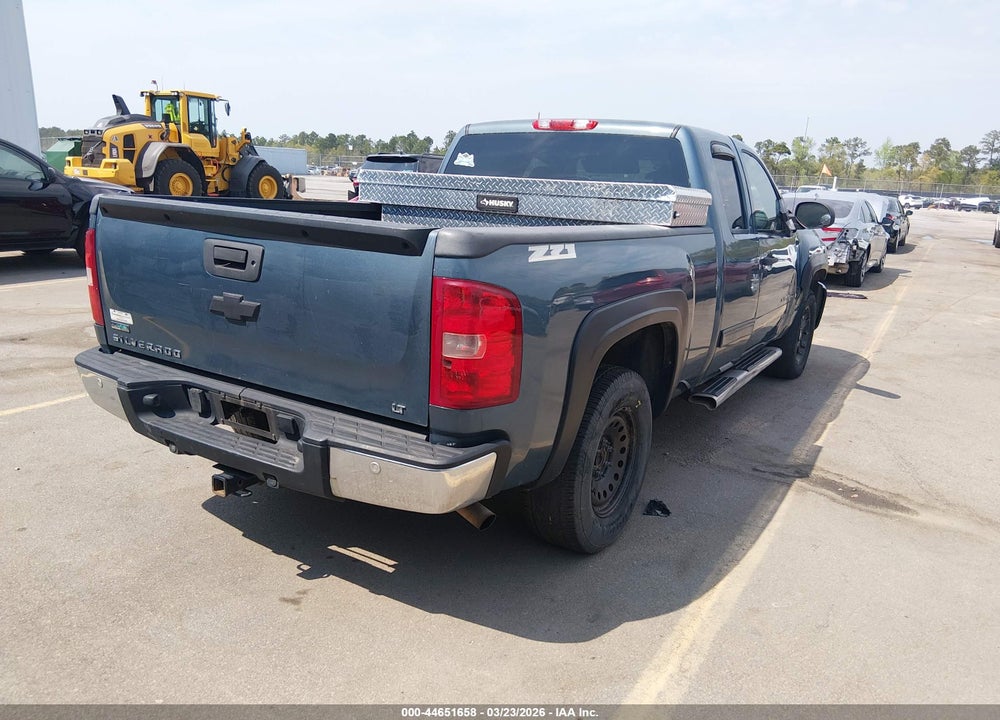 2011 CHEVROLET SILVERADO 1500 LT VIN: 1GCRKSE39BZ245488