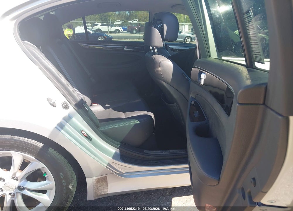 2013 HYUNDAI GENESIS 3.8 VIN: KMHGC4DD6DU209375