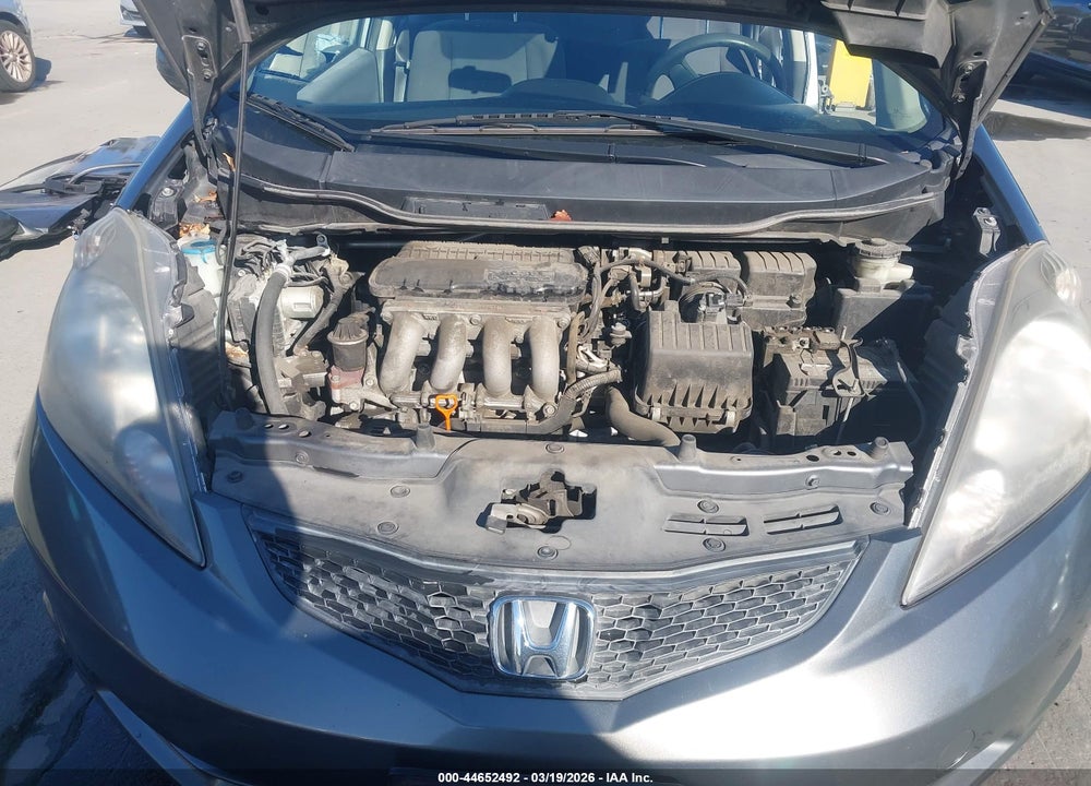 2013 HONDA FIT VIN: JHMGE8H30DC082604