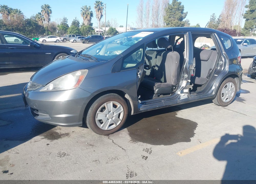 2013 HONDA FIT VIN: JHMGE8H30DC082604