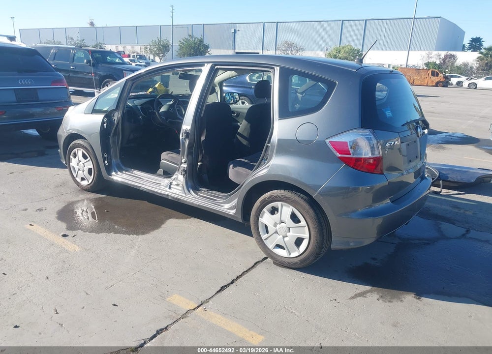 2013 HONDA FIT VIN: JHMGE8H30DC082604