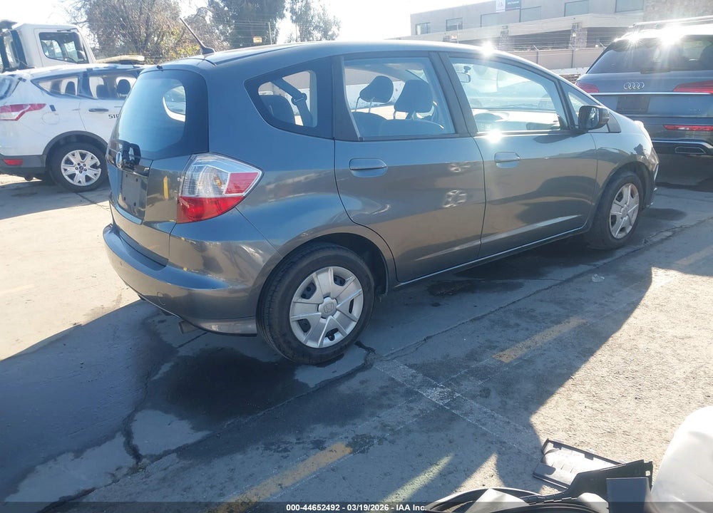 2013 HONDA FIT VIN: JHMGE8H30DC082604