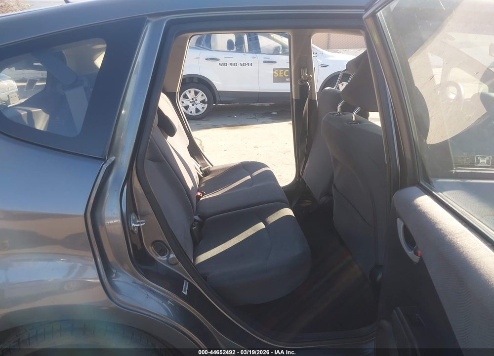 2013 HONDA FIT VIN: JHMGE8H30DC082604