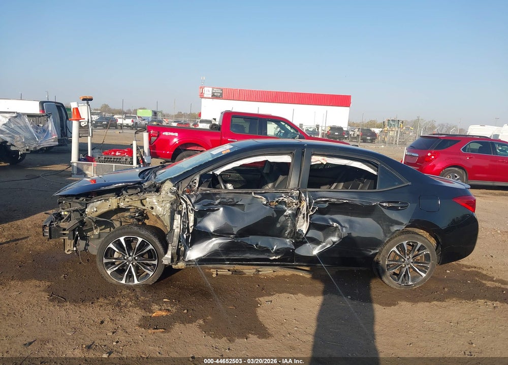 2018 TOYOTA COROLLA XSE VIN: 5YFBURHE5JP745223
