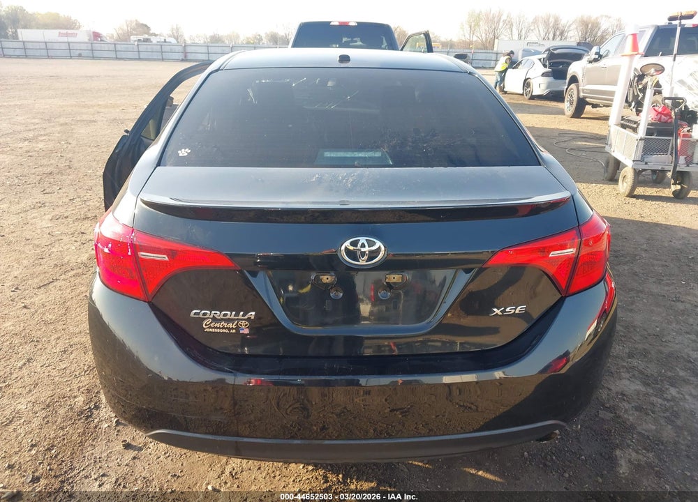 2018 TOYOTA COROLLA XSE VIN: 5YFBURHE5JP745223