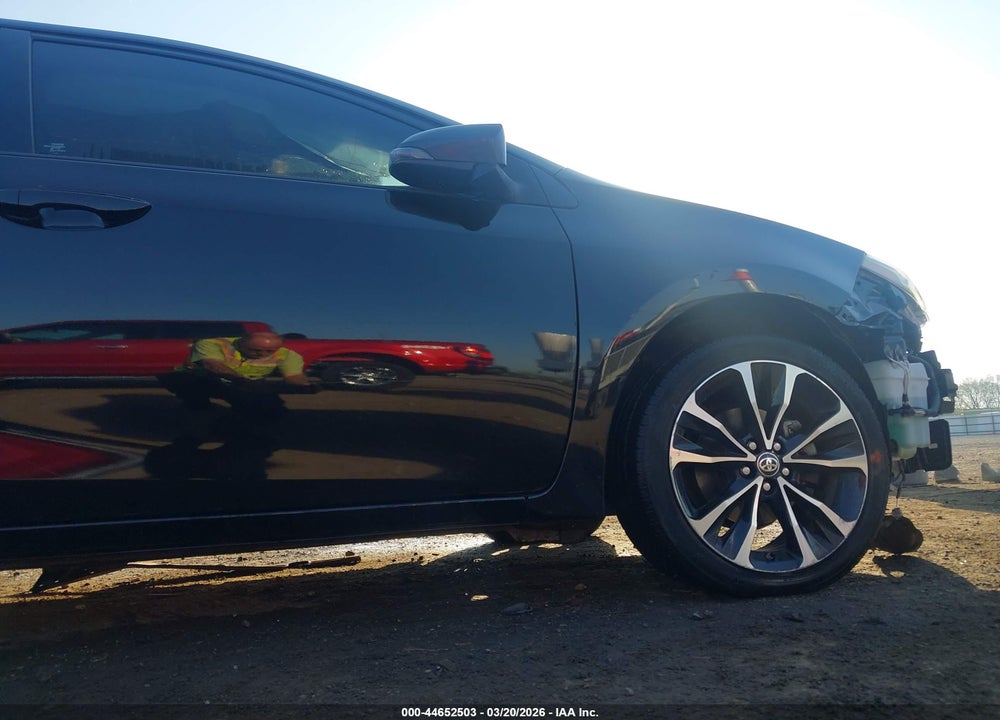 2018 TOYOTA COROLLA XSE VIN: 5YFBURHE5JP745223