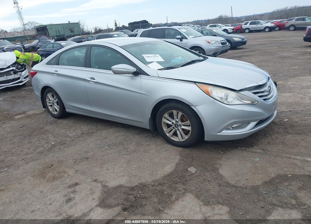 2013 HYUNDAI SONATA GLS VIN: 5NPEB4AC2DH717914