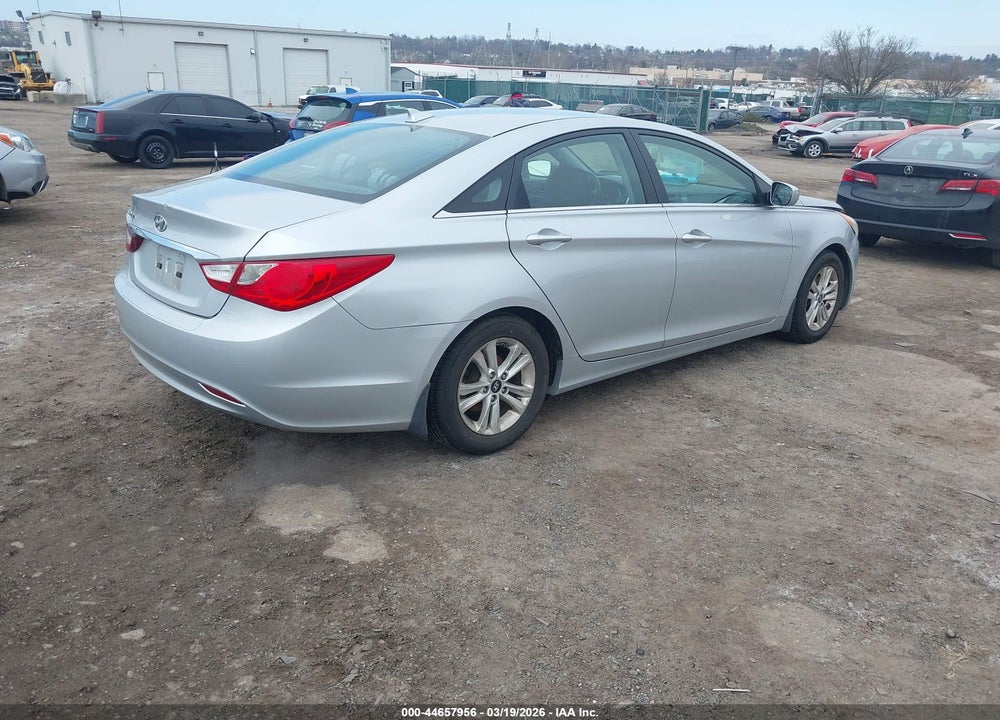 2013 HYUNDAI SONATA GLS VIN: 5NPEB4AC2DH717914