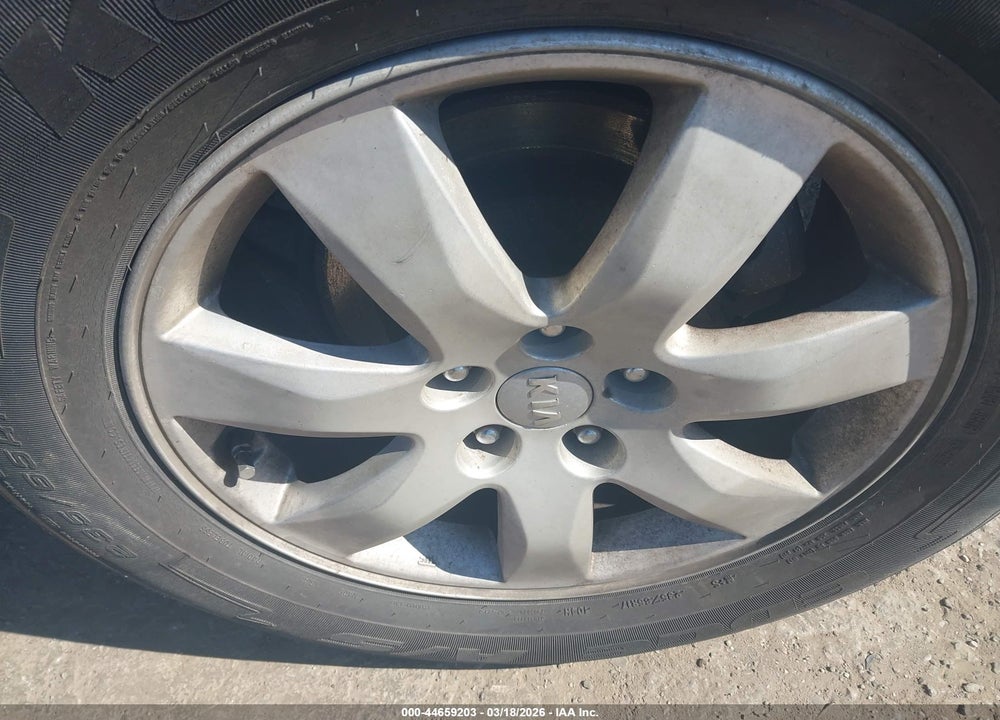 2013 KIA SORENTO LX V6 VIN: 5XYKTDA22DG336689