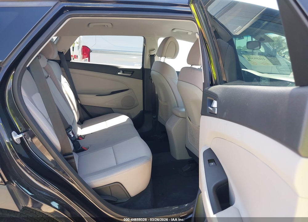 2018 HYUNDAI TUCSON SE VIN: KM8J23A45JU701561