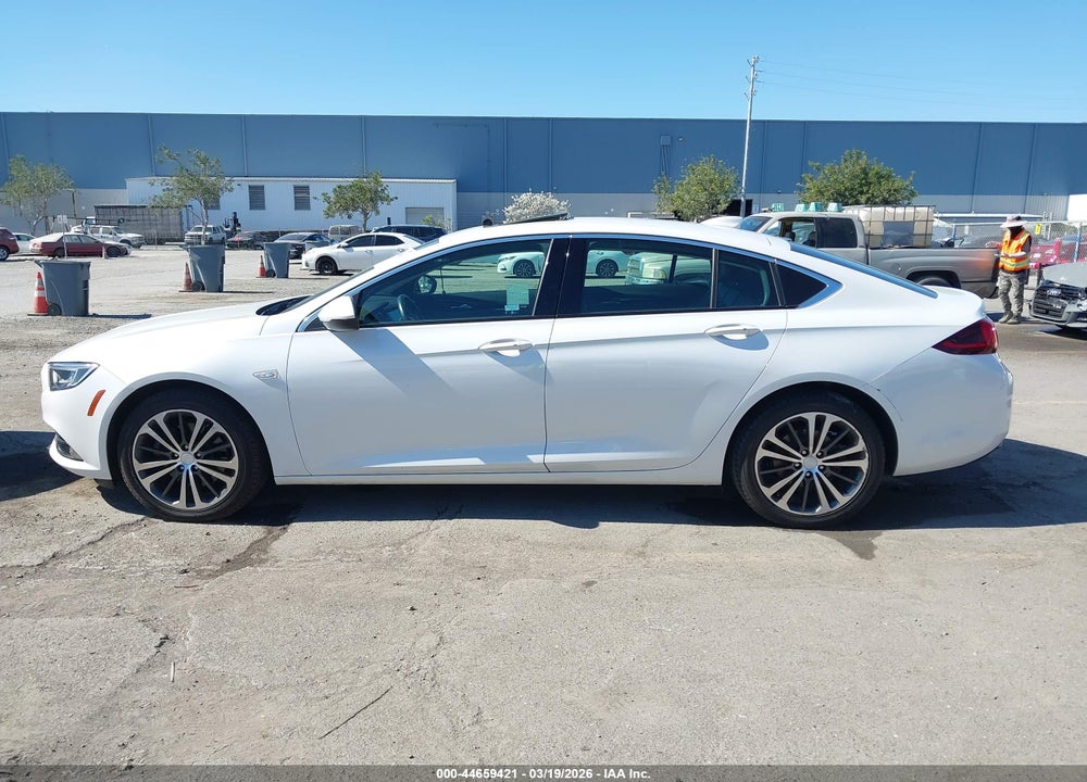 2018 BUICK REGAL SPORTBACK ESSENCE VIN: W04GR6SX2J1082000