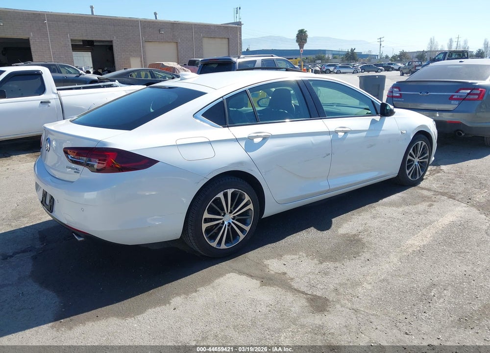2018 BUICK REGAL SPORTBACK ESSENCE VIN: W04GR6SX2J1082000