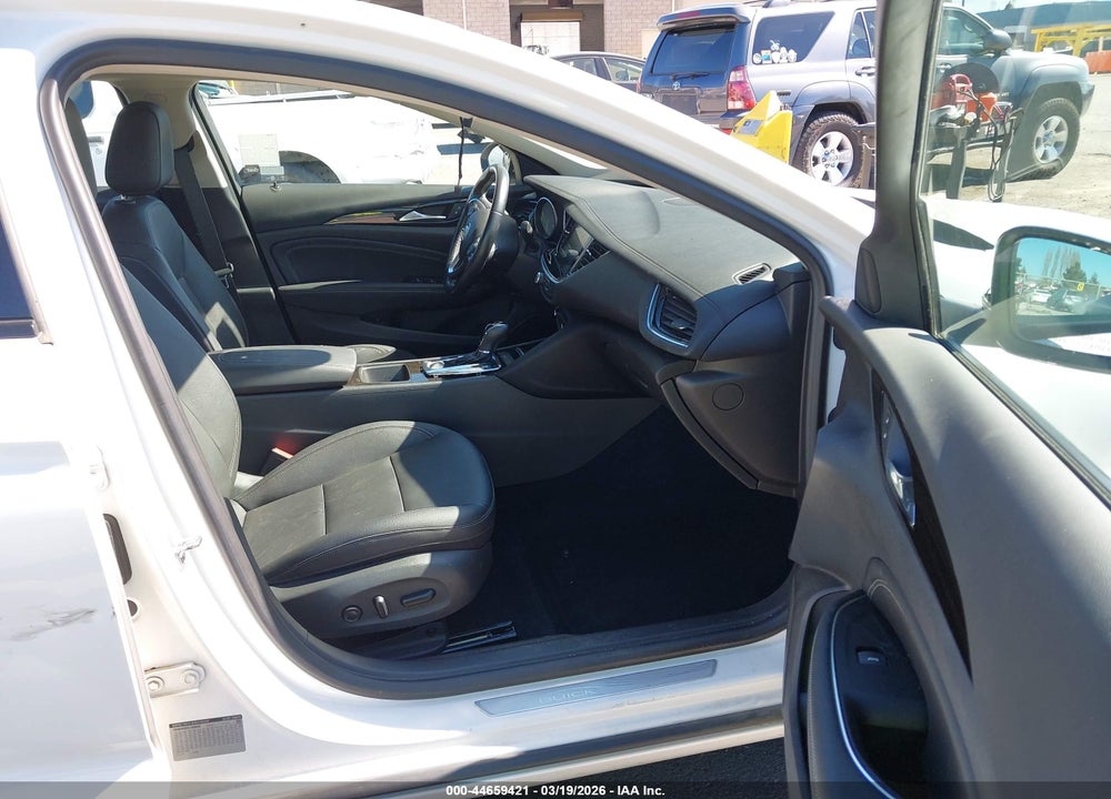2018 BUICK REGAL SPORTBACK ESSENCE VIN: W04GR6SX2J1082000
