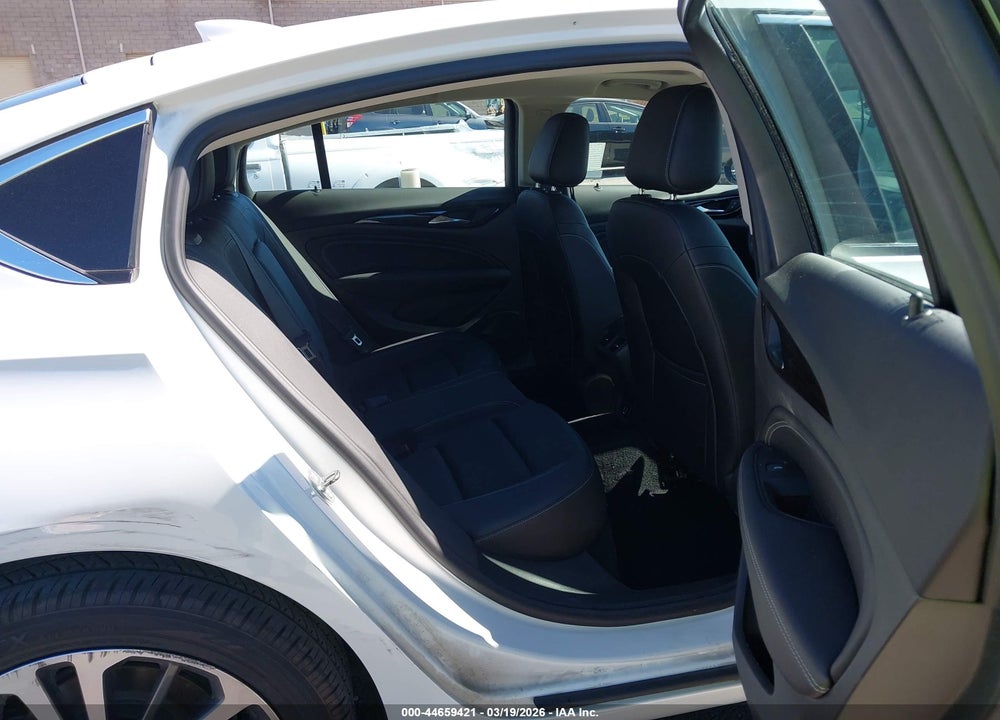 2018 BUICK REGAL SPORTBACK ESSENCE VIN: W04GR6SX2J1082000