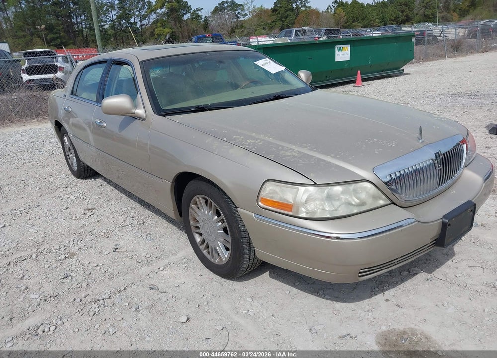 2008 LINCOLN TOWN CAR SIGNATURE LIMITED VIN: 2LNHM82V48X644589