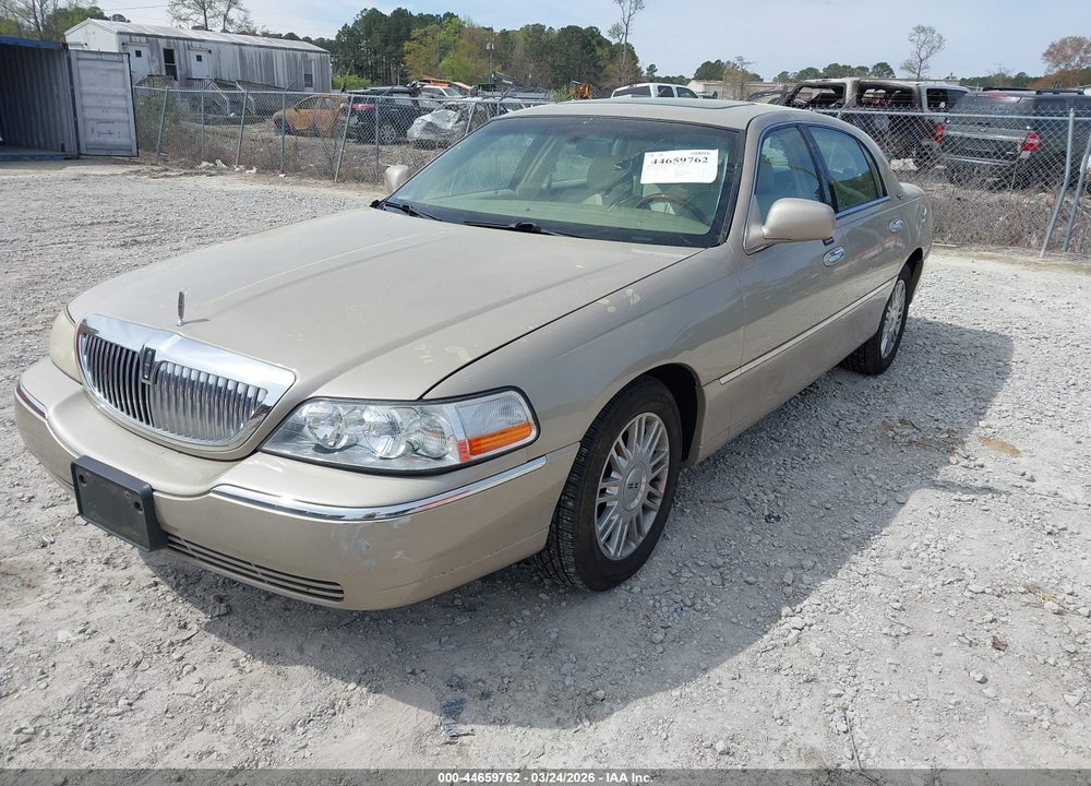 2008 LINCOLN TOWN CAR SIGNATURE LIMITED VIN: 2LNHM82V48X644589
