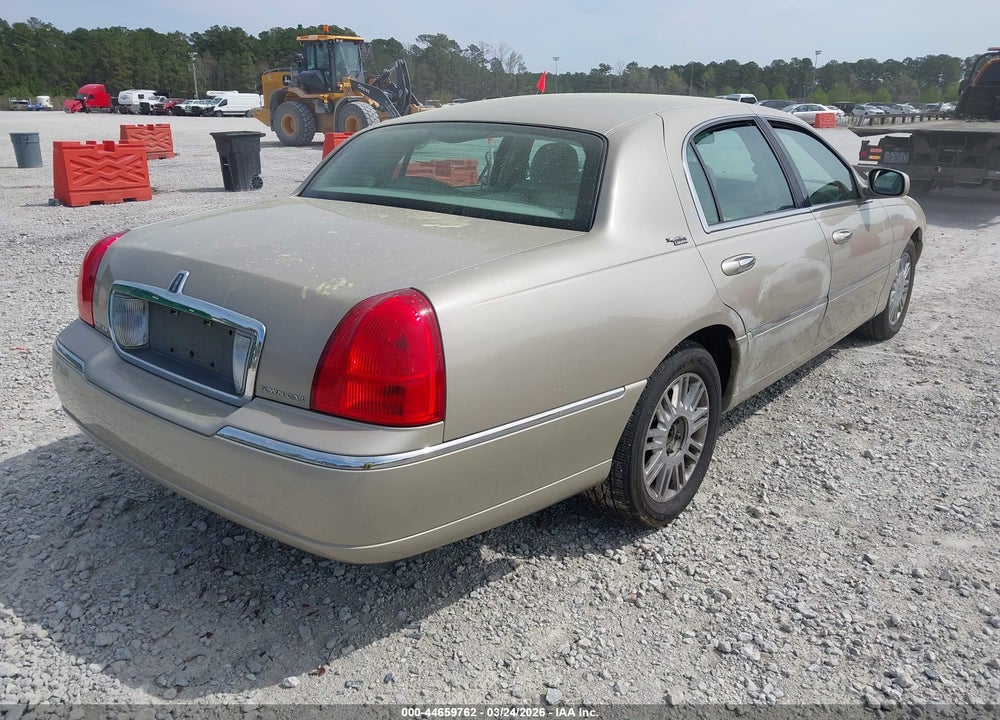 2008 LINCOLN TOWN CAR SIGNATURE LIMITED VIN: 2LNHM82V48X644589