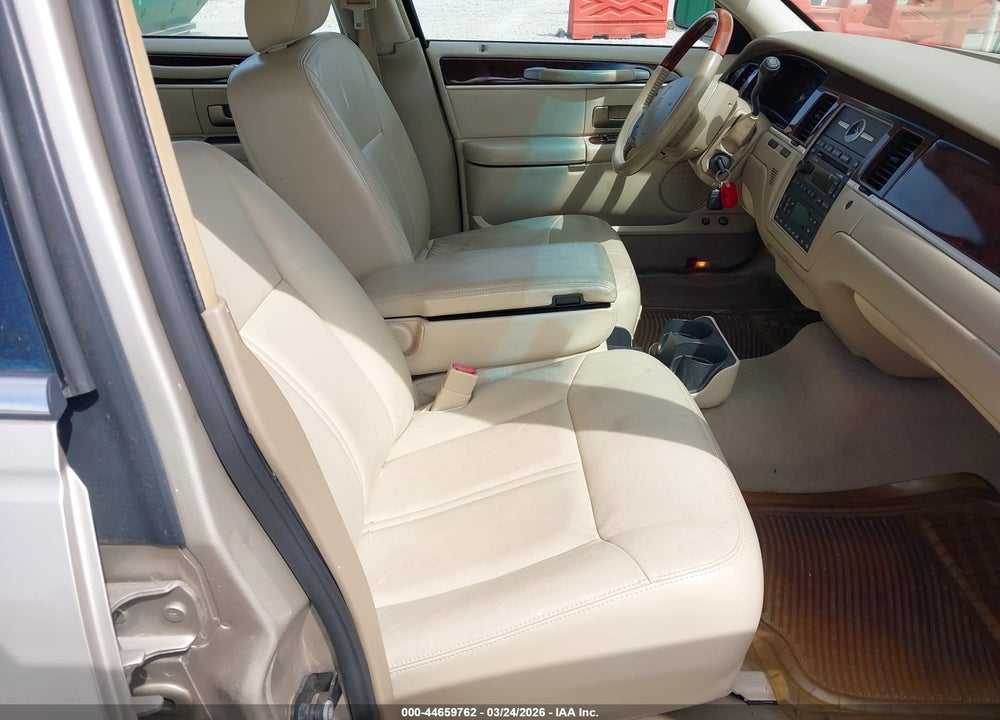 2008 LINCOLN TOWN CAR SIGNATURE LIMITED VIN: 2LNHM82V48X644589