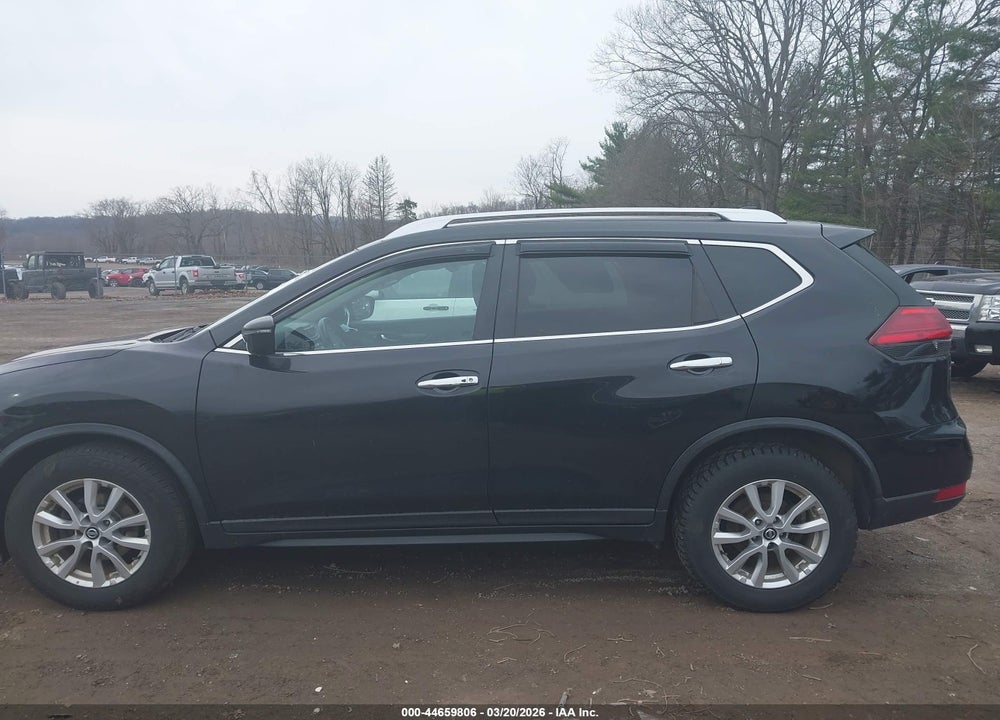 2017 NISSAN ROGUE SV VIN: KNMAT2MT9HP584641