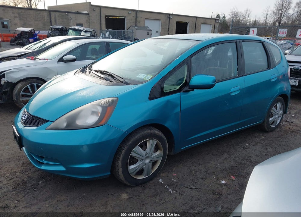 2013 HONDA FIT VIN: JHMGE8H30DC061851