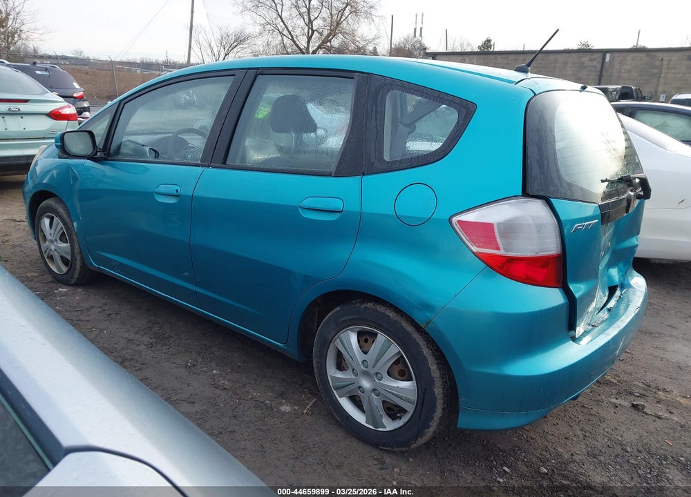 2013 HONDA FIT VIN: JHMGE8H30DC061851