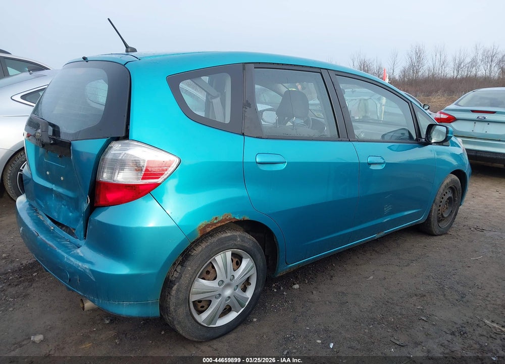 2013 HONDA FIT VIN: JHMGE8H30DC061851