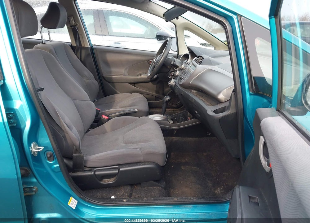 2013 HONDA FIT VIN: JHMGE8H30DC061851