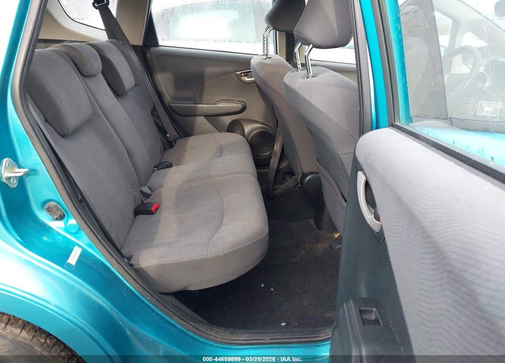 2013 HONDA FIT VIN: JHMGE8H30DC061851