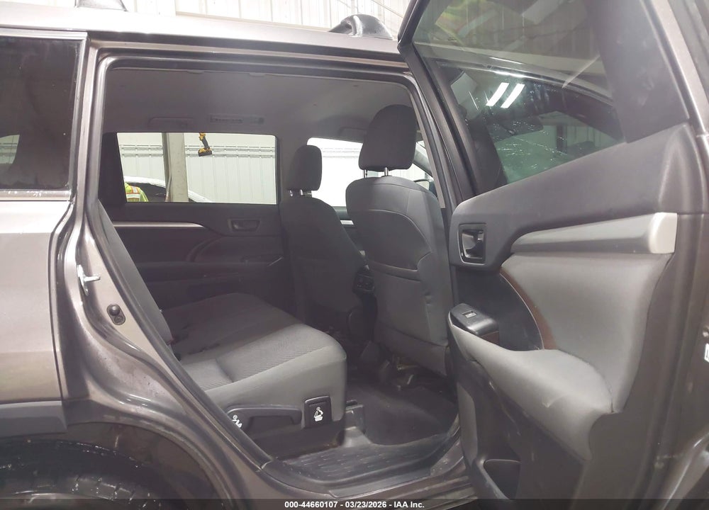 2016 TOYOTA HIGHLANDER LE V6 VIN: 5TDBKRFH9GS258674