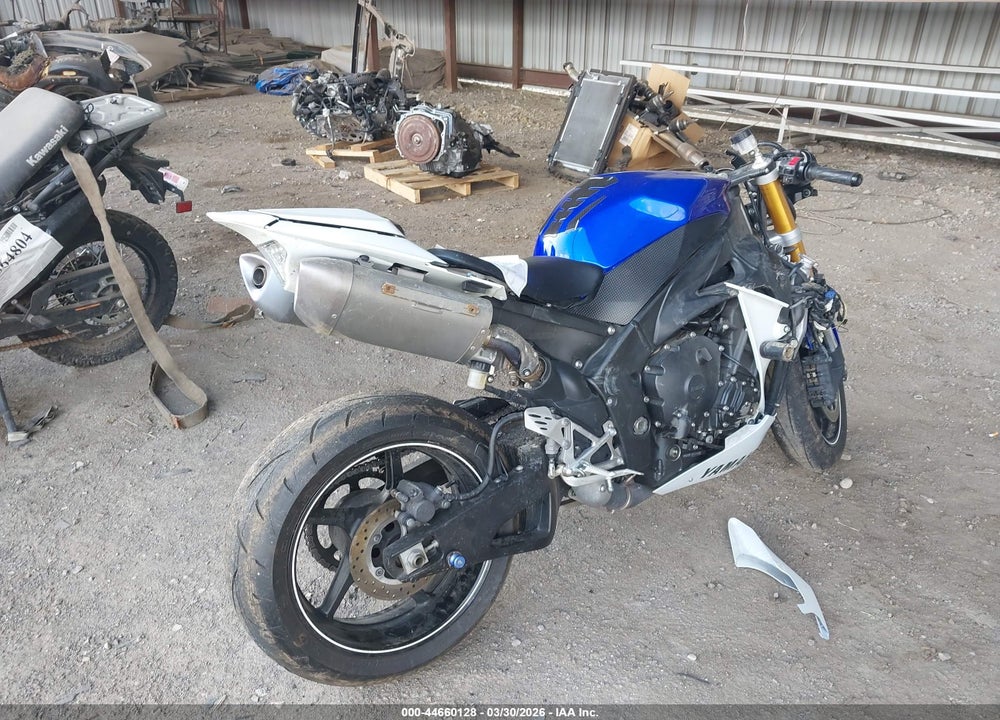 2011 YAMAHA YZFR1 VIN: JYARN23E4BA009420