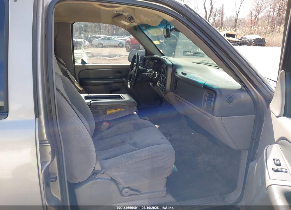 2003 CHEVROLET TAHOE LS VIN: 1GNEK13VX3J189632
