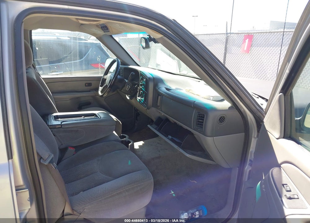 2005 CHEVROLET TAHOE LS VIN: 1GNEK13T65J257202