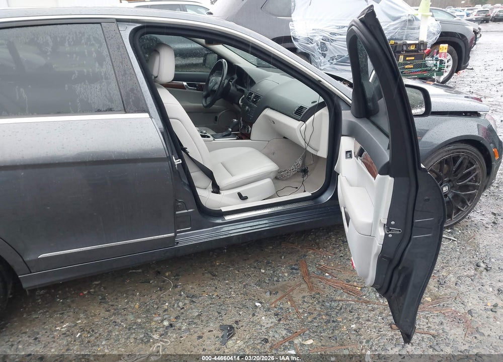 2009 MERCEDES-BENZ C 300 LUXURY 4MATIC VIN: WDDGF81XX9F240776
