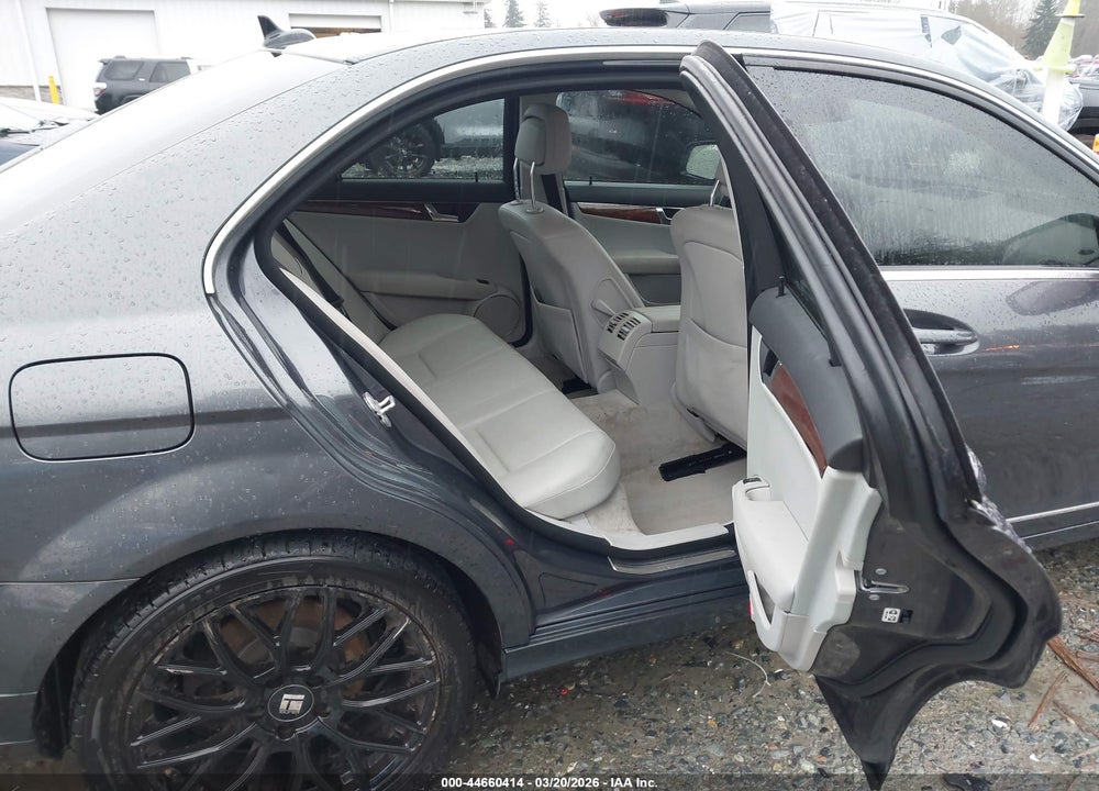2009 MERCEDES-BENZ C 300 LUXURY 4MATIC VIN: WDDGF81XX9F240776