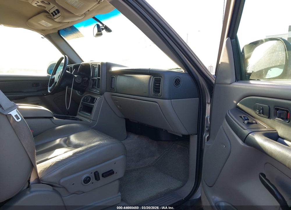 2003 CHEVROLET SUBURBAN 1500 LT VIN: 1GNEC16Z53J102151