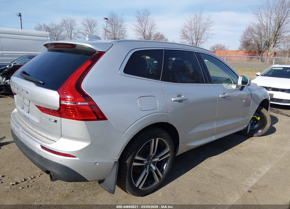 2018 VOLVO XC60 T5 MOMENTUM VIN: LYV102RK7JB097089