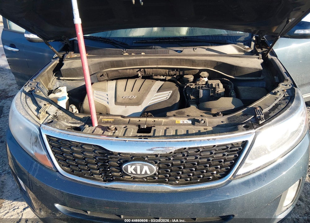 2014 KIA SORENTO LX V6 VIN: 5XYKT4A71EG460501