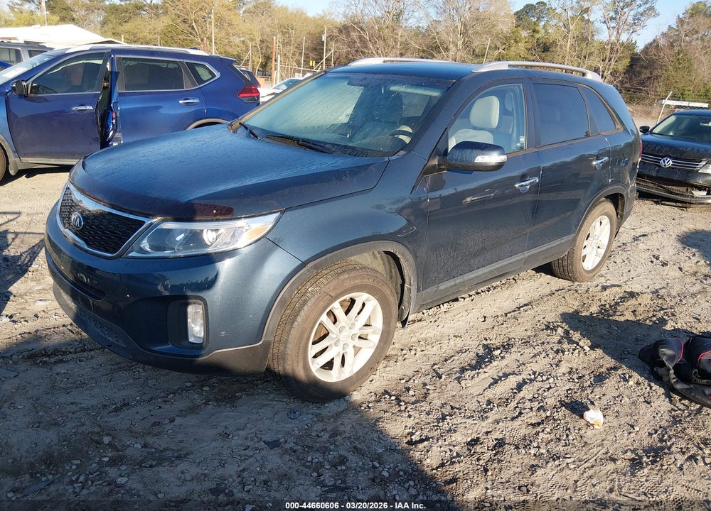 2014 KIA SORENTO LX V6 VIN: 5XYKT4A71EG460501