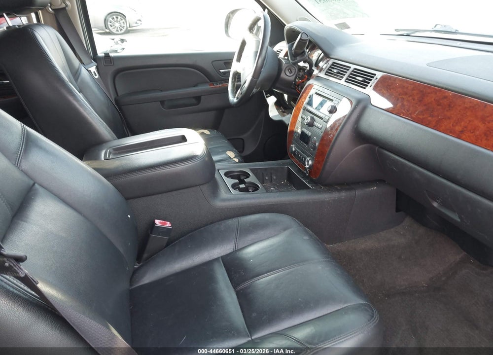 2014 CHEVROLET SUBURBAN 1500 LT VIN: 1GNSKJE78ER203789