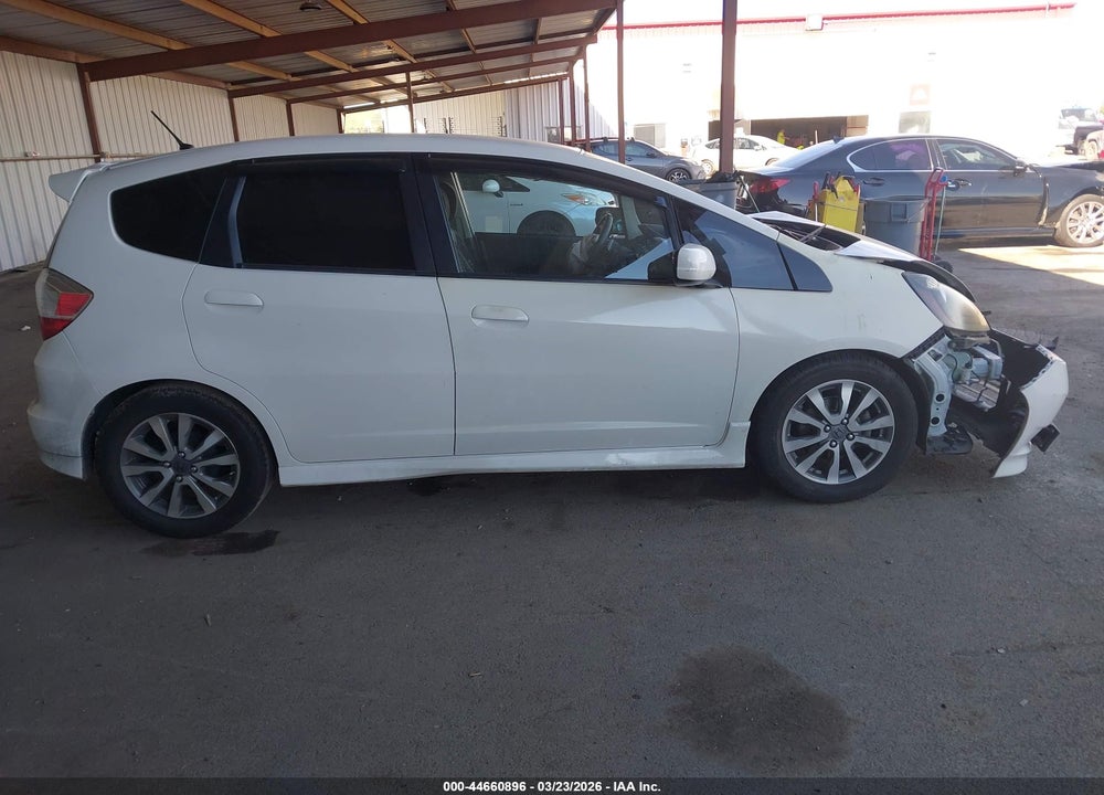 2013 HONDA FIT SPORT VIN: JHMGE8H5XDC065911