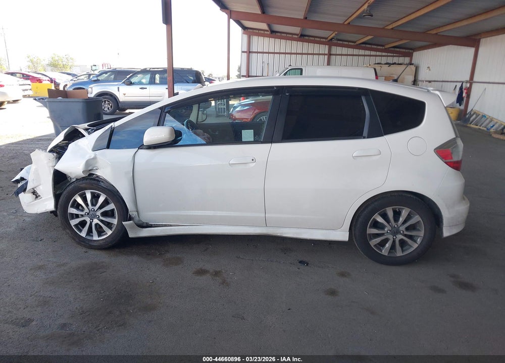 2013 HONDA FIT SPORT VIN: JHMGE8H5XDC065911