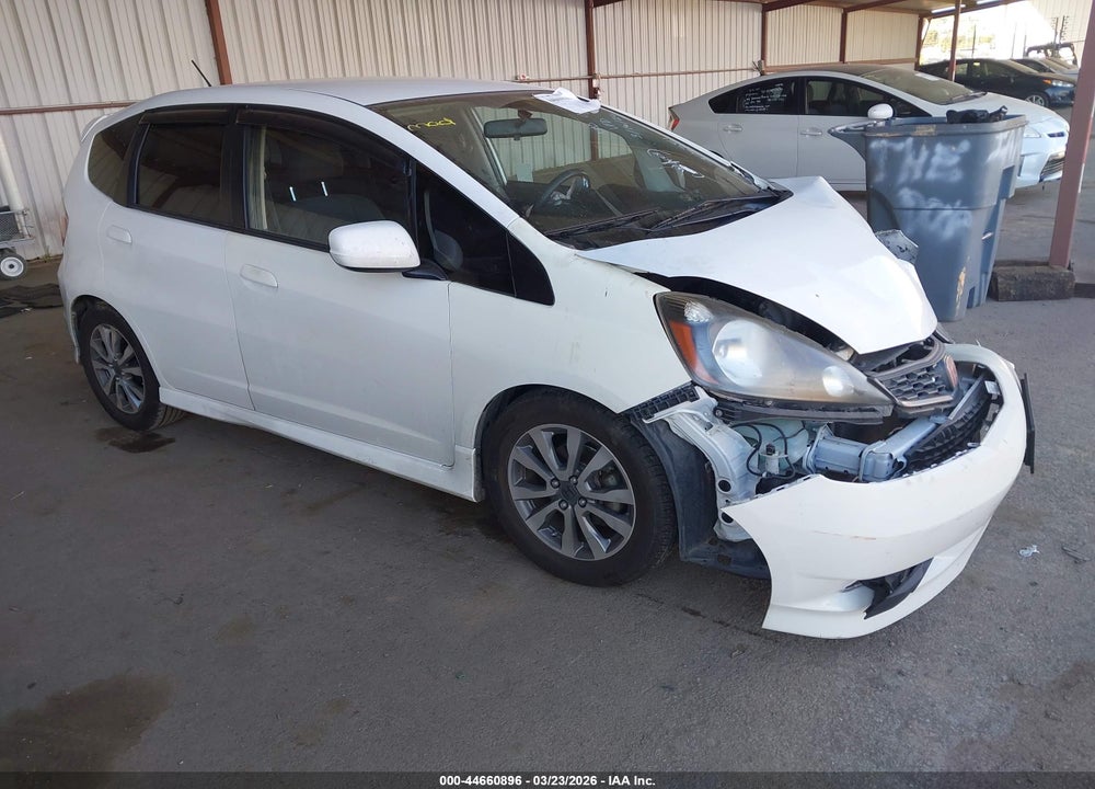 2013 HONDA FIT SPORT VIN: JHMGE8H5XDC065911