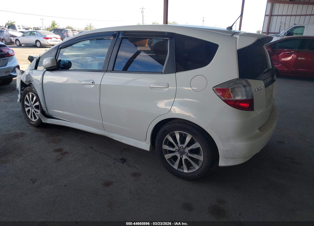2013 HONDA FIT SPORT VIN: JHMGE8H5XDC065911