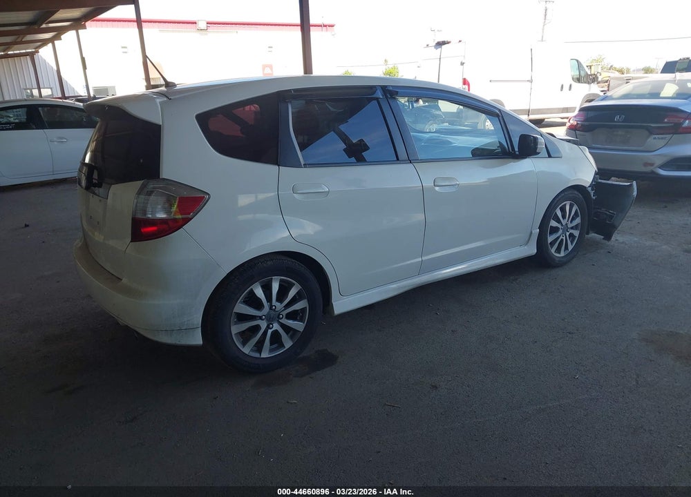 2013 HONDA FIT SPORT VIN: JHMGE8H5XDC065911