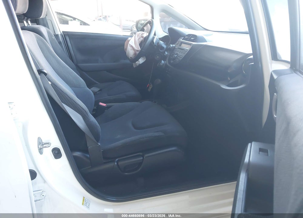 2013 HONDA FIT SPORT VIN: JHMGE8H5XDC065911