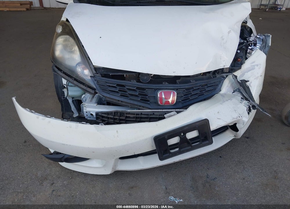 2013 HONDA FIT SPORT VIN: JHMGE8H5XDC065911