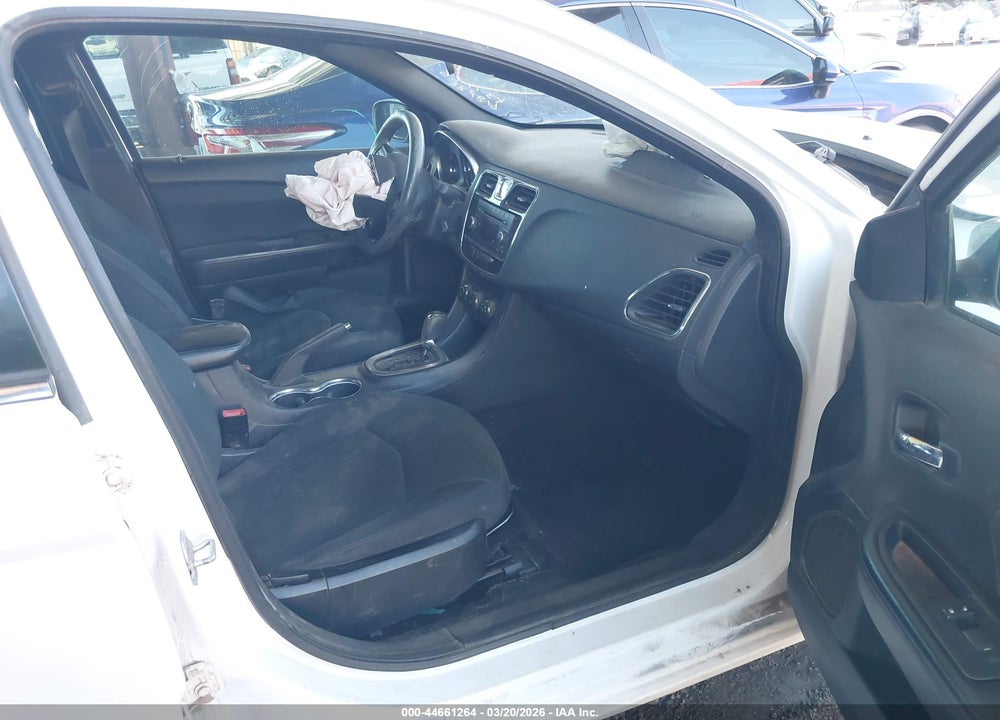 2011 CHRYSLER 200 LX VIN: 1C3BC4FB7BN618782