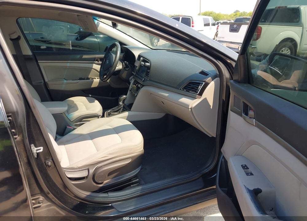 2018 HYUNDAI ELANTRA VIN: 5NPD84LF9JH397813