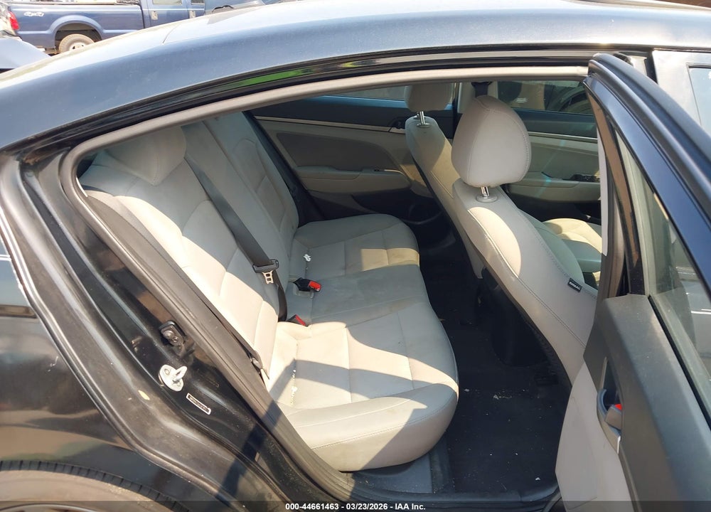 2018 HYUNDAI ELANTRA VIN: 5NPD84LF9JH397813