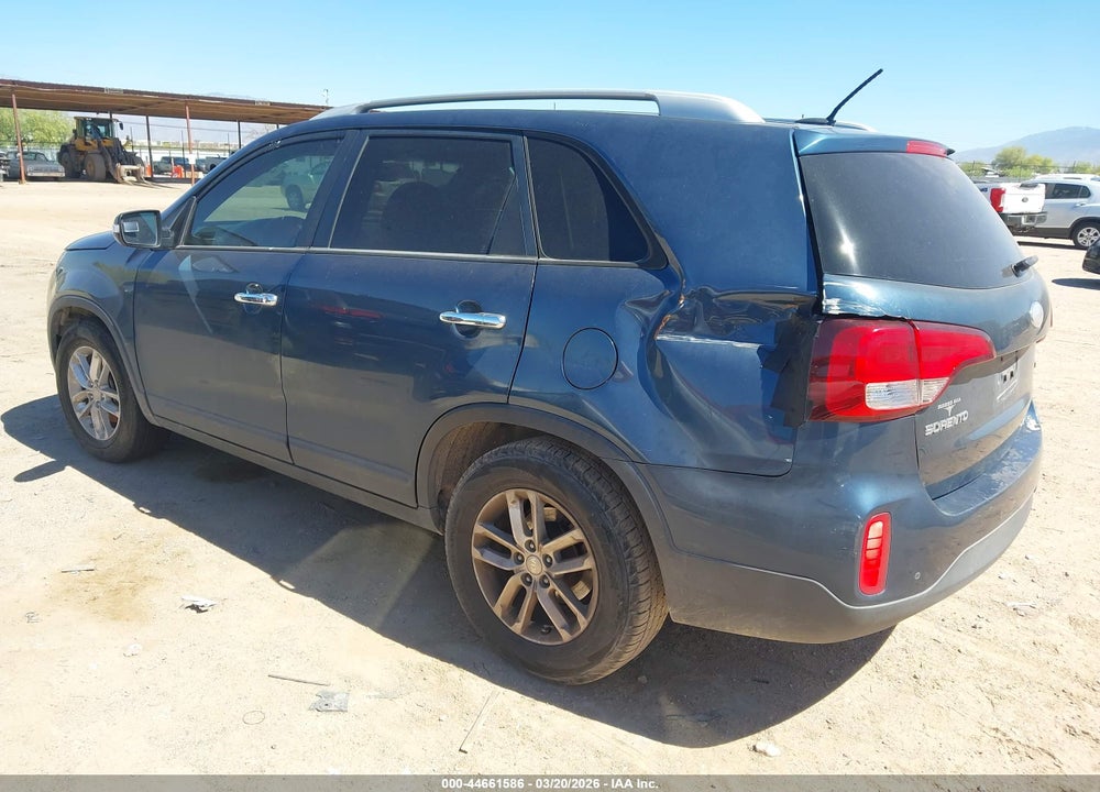 2015 KIA SORENTO LX VIN: 5XYKT4A65FG578155